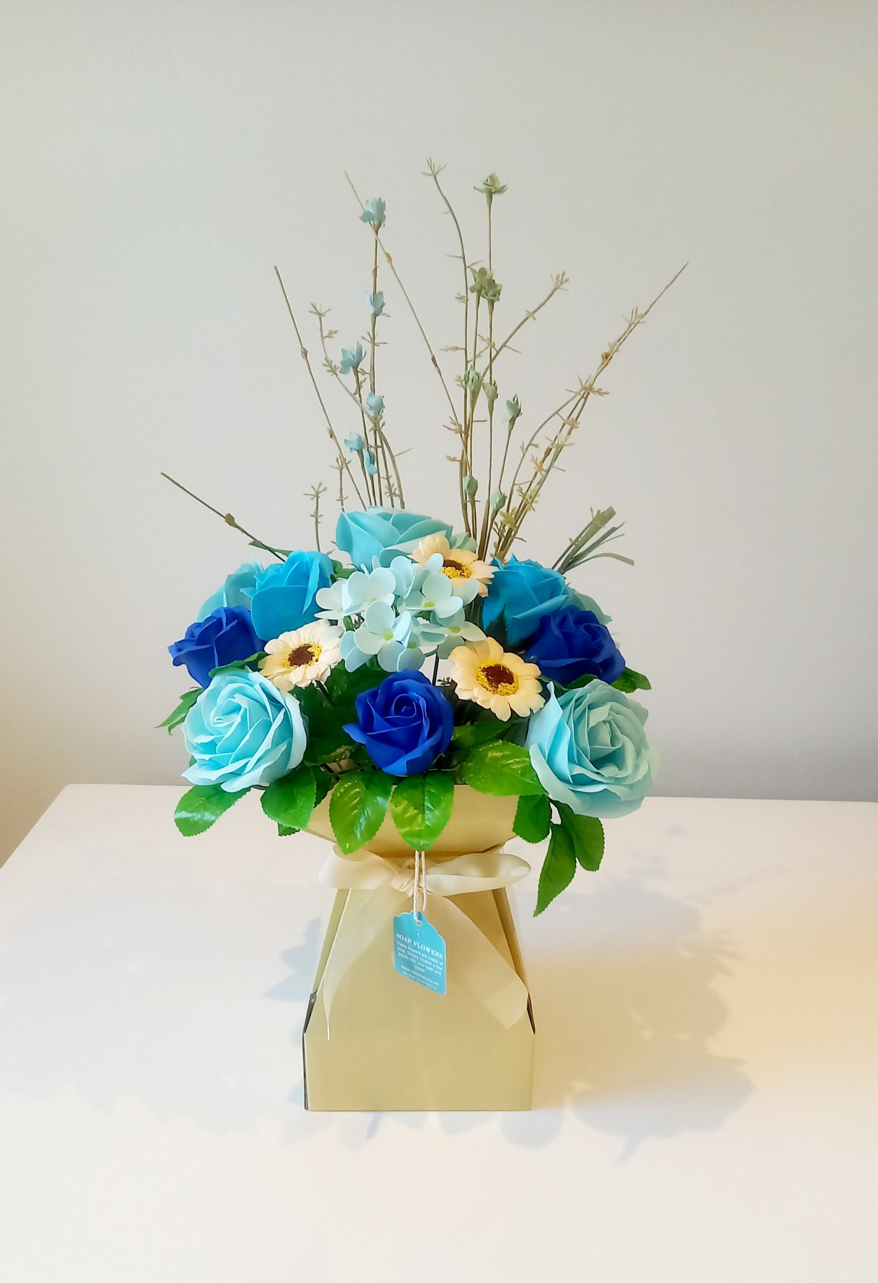 blue and cream transporter vase